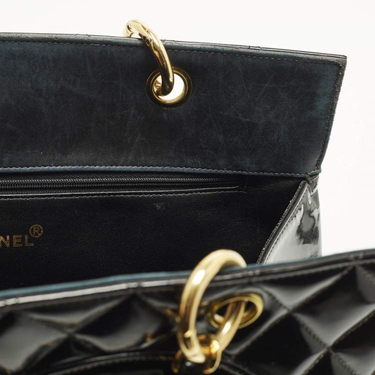 مملوكة مسبقًا Chanel Black Quilted Patent Leather Chain Tote