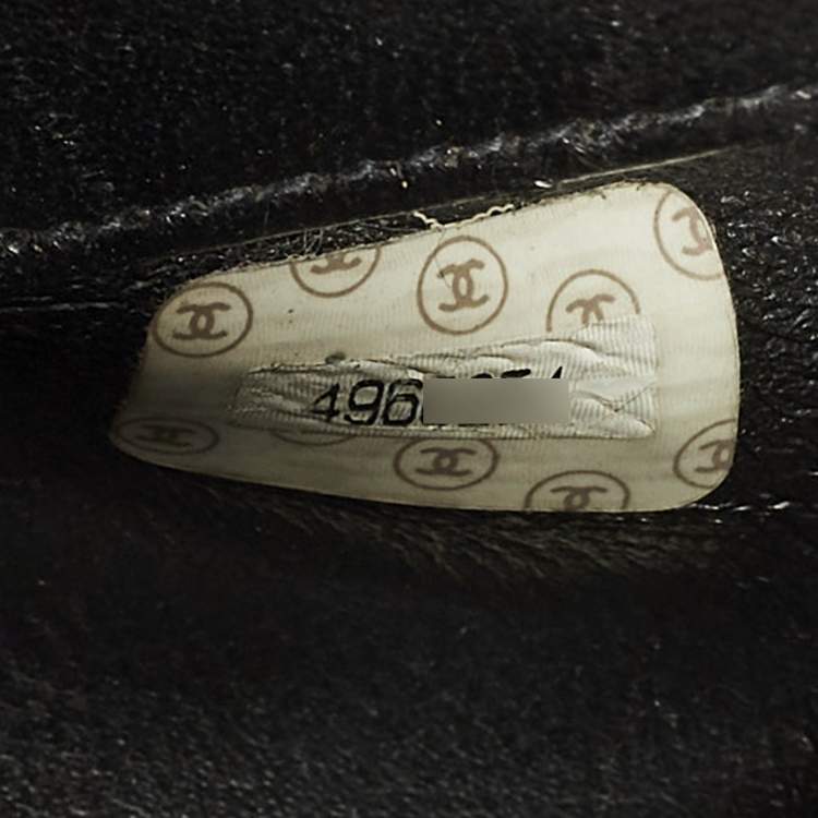 مملوكة مسبقًا Chanel Black Quilted Patent Leather Chain Tote