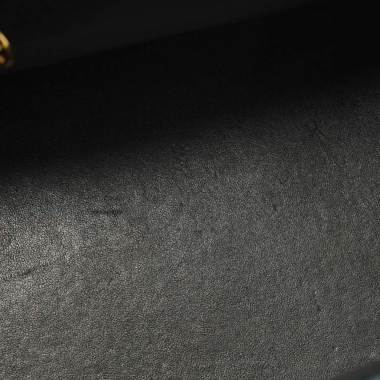 مملوكة مسبقًا Chanel Black Quilted Patent Leather Chain Tote