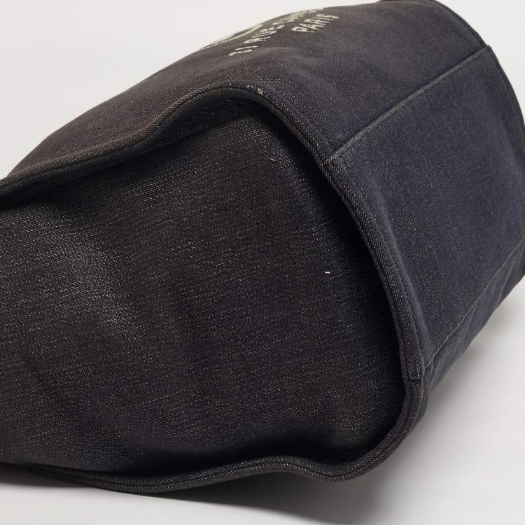 مملوكة مسبقًا حقيبة تسوق شانيل دوفيل كب يرة دنيم أزرق داكن