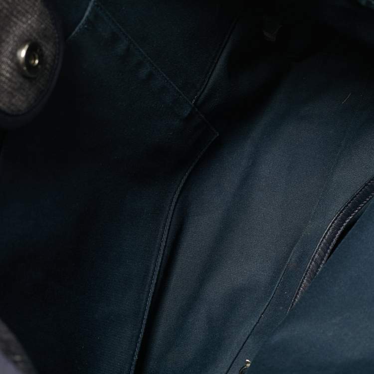 مملوكة مسبقًا حقيبة تسوق شانيل دوفيل كبيرة دنيم أزرق داكن