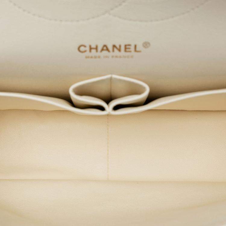 Pre Owned Chanel White Jumbo Classic Lambskin Double Flap