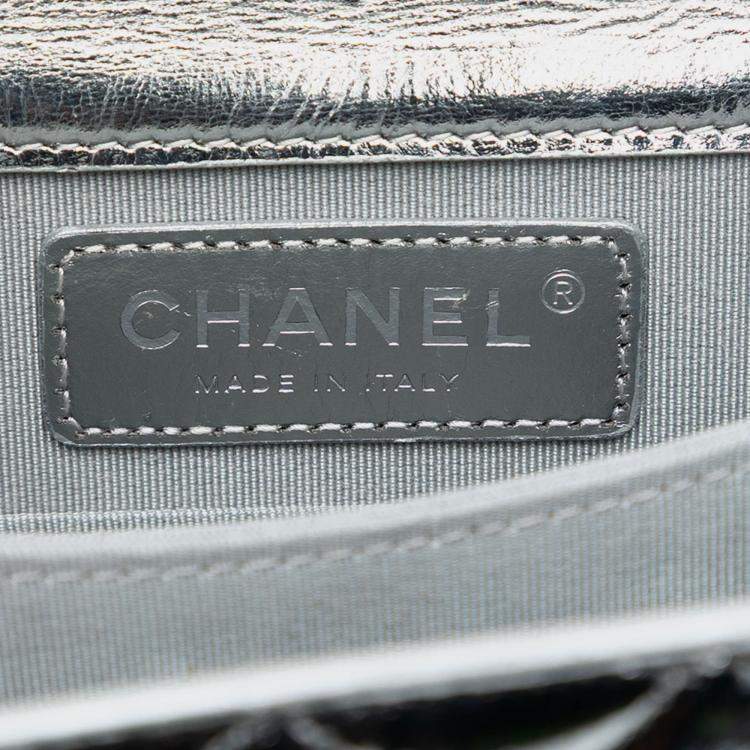 مملوكة مسبقًا Chanel Silver Quilted Metallic Calfskin North South Boy Flap