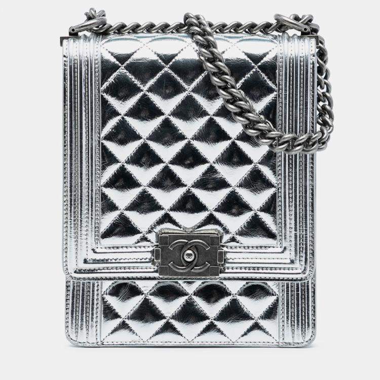 مملوكة مسبقًا Chanel Silver Quilted Metallic Calfskin North South Boy Flap