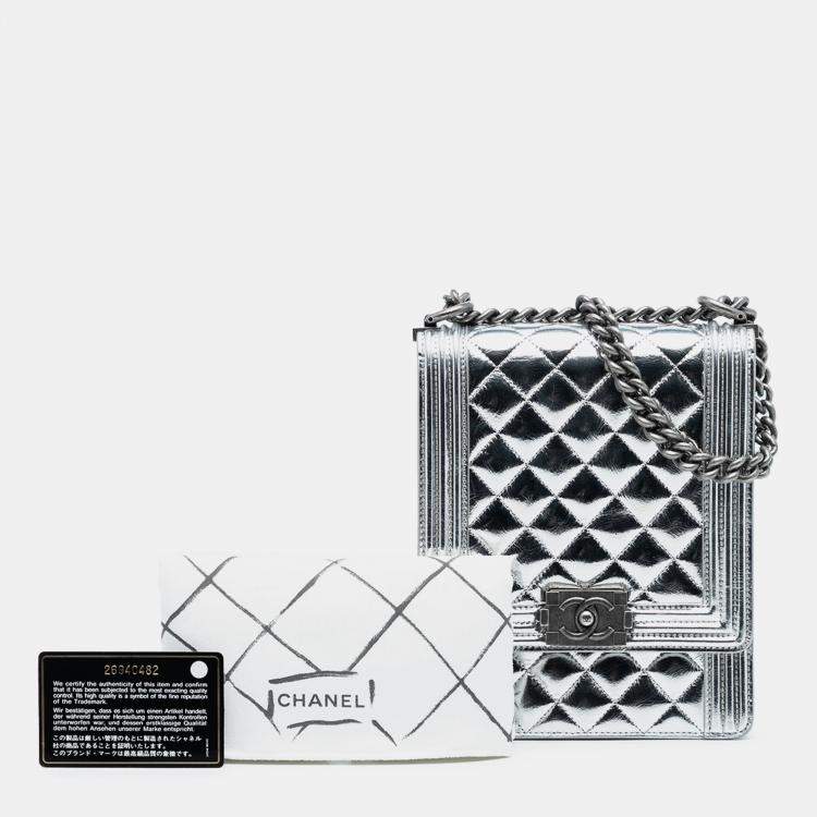 مملوكة مسبقًا Chanel Silver Quilted Metallic Calfskin North South Boy Flap