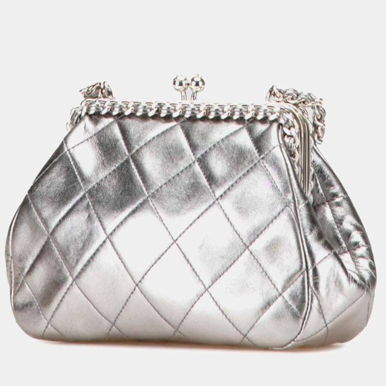Pre Owned Chanel Matelasse Coco Mark Clasp Chain Shoulder Bag In Silver Lambskin