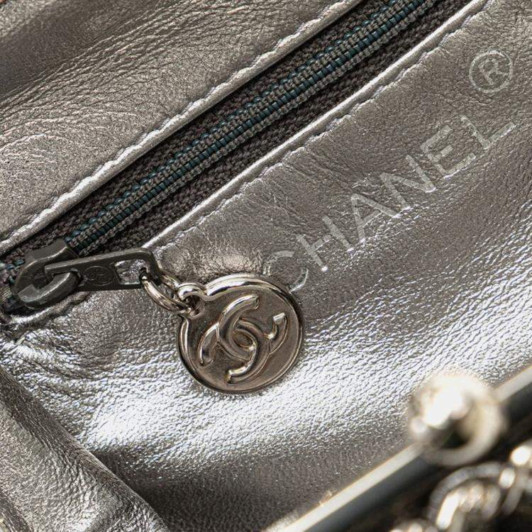 Pre Owned Chanel Matelasse Coco Mark Clasp Chain Shoulder Bag In Silver Lambskin