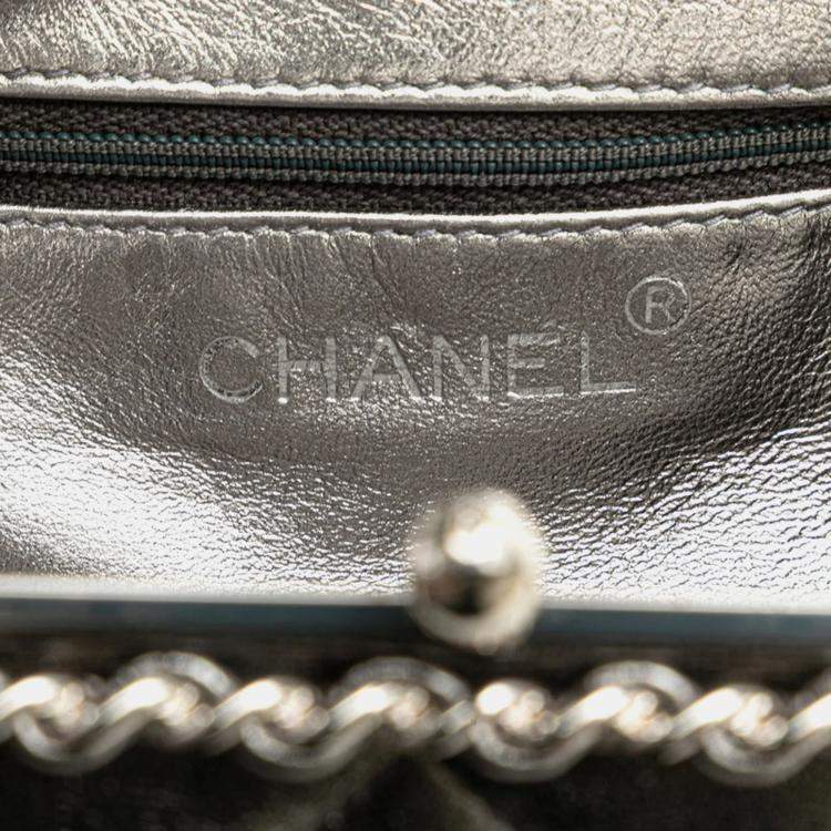 Pre Owned Chanel Matelasse Coco Mark Clasp Chain Shoulder Bag In Silver Lambskin