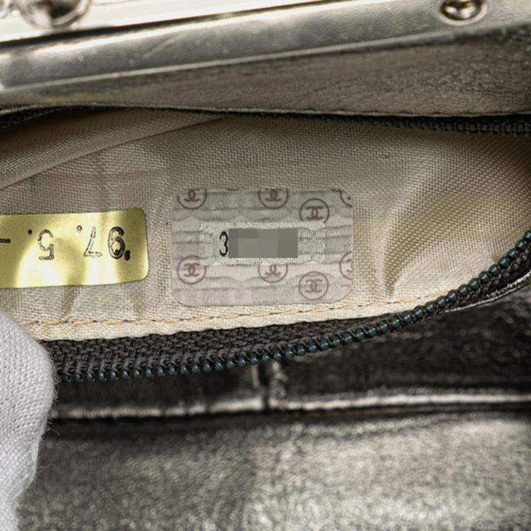 Pre Owned Chanel Matelasse Coco Mark Clasp Chain Shoulder Bag In Silver Lambskin