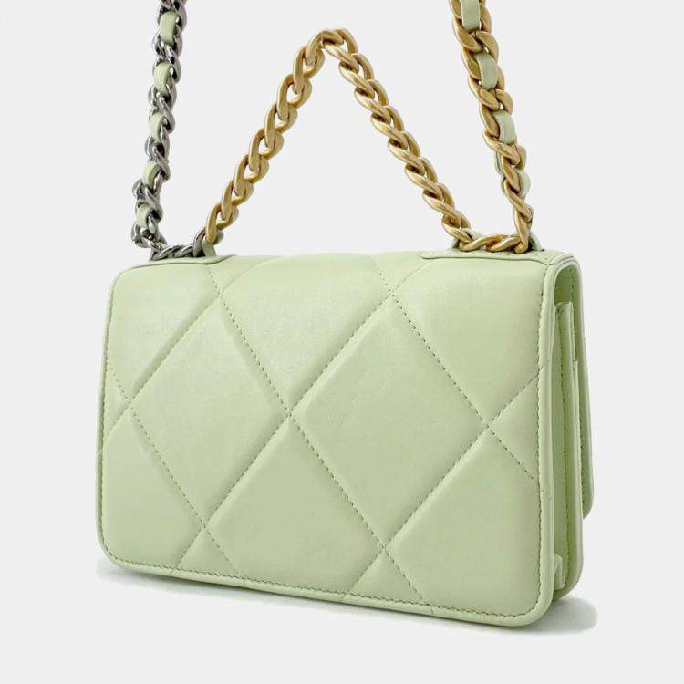 مملوكة مسبقًا Chanel Chain Wallet With Coco Mark Matelasse 19 Quilted Lambskin