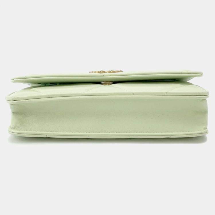 مملوكة مسبقًا Chanel Chain Wallet With Coco Mark Matelasse 19 Quilted Lambskin