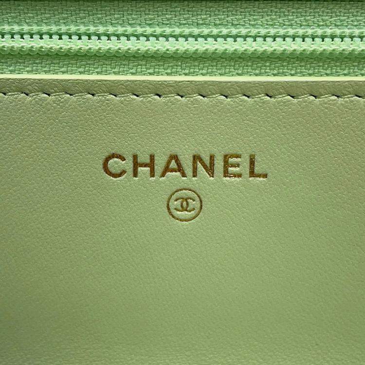 مملوكة مسبقًا Chanel Chain Wallet With Coco Mark Matelasse 19 Quilted Lambskin