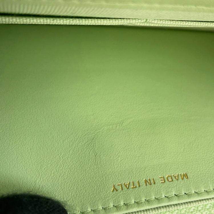 مملوكة مسبقًا Chanel Chain Wallet With Coco Mark Matelasse 19 Quilted Lambskin