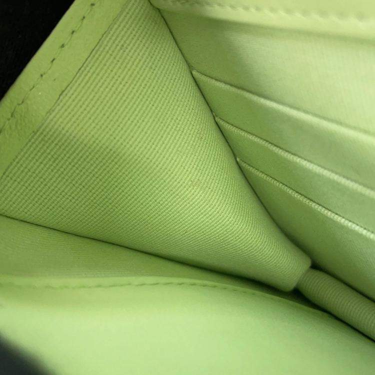 مملوكة مسبقًا Chanel Chain Wallet With Coco Mark Matelasse 19 Quilted Lambskin