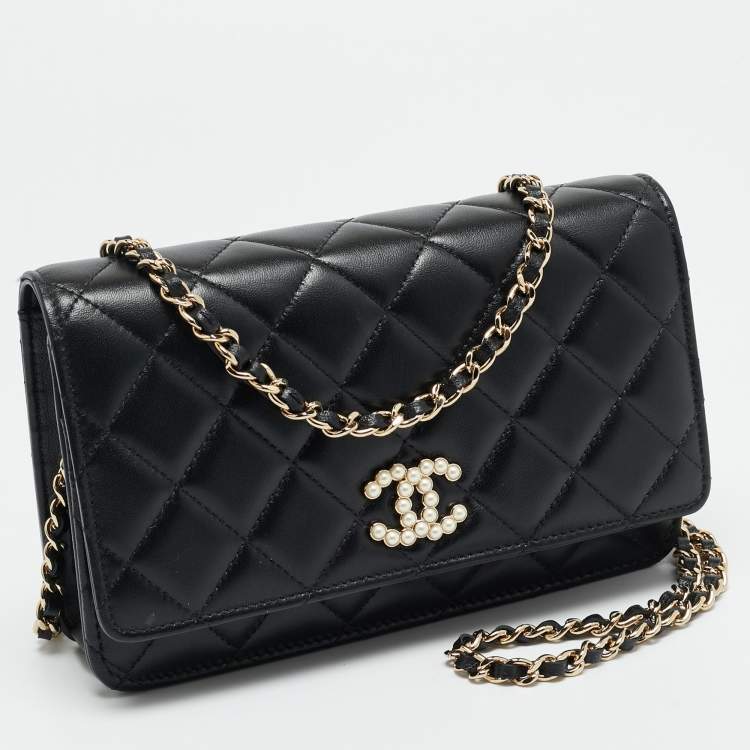 مملوكة مسبقًا Chanel CC Pearl Black Quilted Leather Wallet On Chain