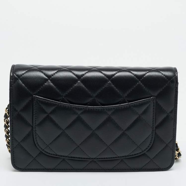 مملوكة مسبقًا Chanel CC Pearl Black Quilted Leather Wallet On Chain