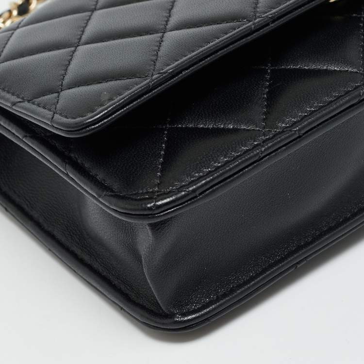 مملوكة مسبقًا Chanel CC Pearl Black Quilted Leather Wallet On Chain