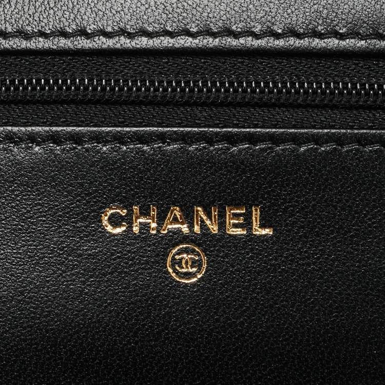 مملوكة مسبقًا Chanel CC Pearl Black Quilted Leather Wallet On Chain
