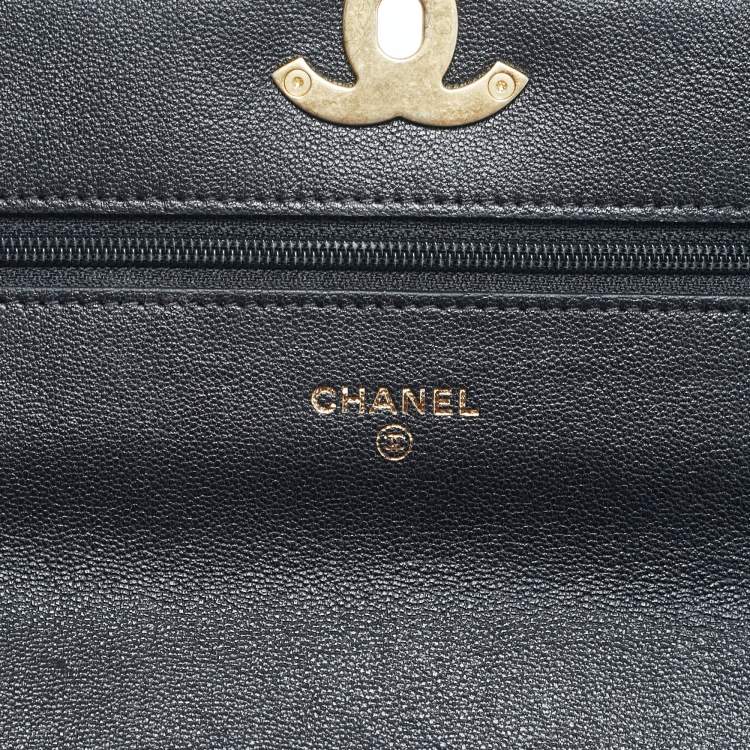 Pre Owned Chanel 19 Black Quilted Leather Wallet On Chain