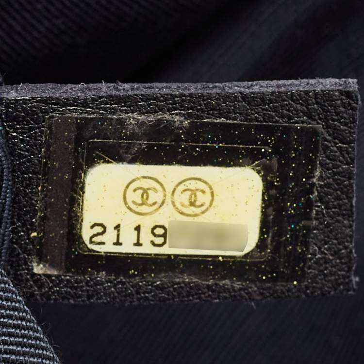 Pre Owned Chanel Boy Medium Dark Blue Quilted Leather Flap Bag