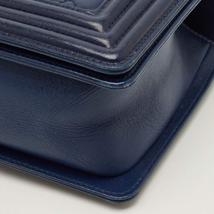 Pre Owned Chanel Boy Medium Dark Blue Quilted Leather Flap Bag