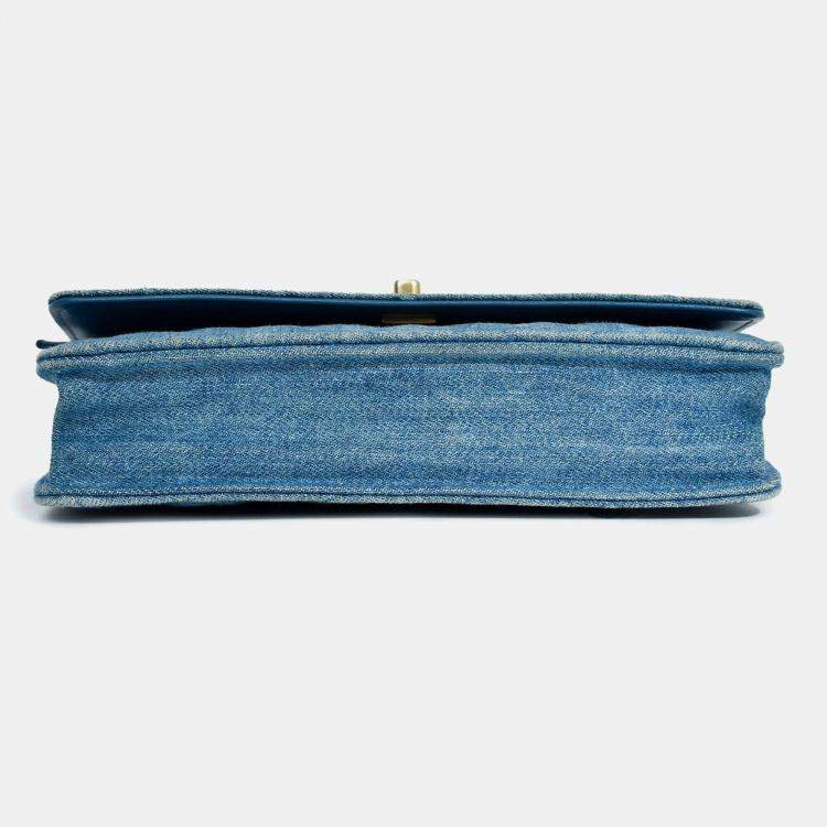 Pre Owned Chanel 2022 Blue Denim Wallet On Chain