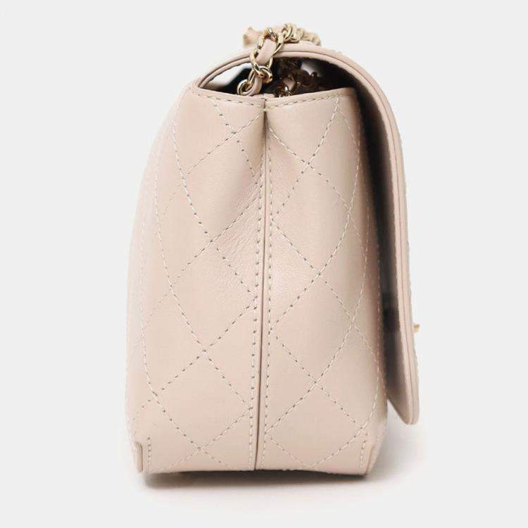 Pre Owned Chanel 2019 Cream Leather Quilted Flat Bag