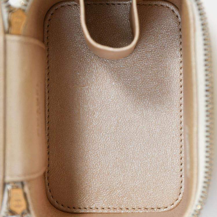 مملوكة مسبقًا Chanel 2022 White Lambskin Mini Vanity On Chain