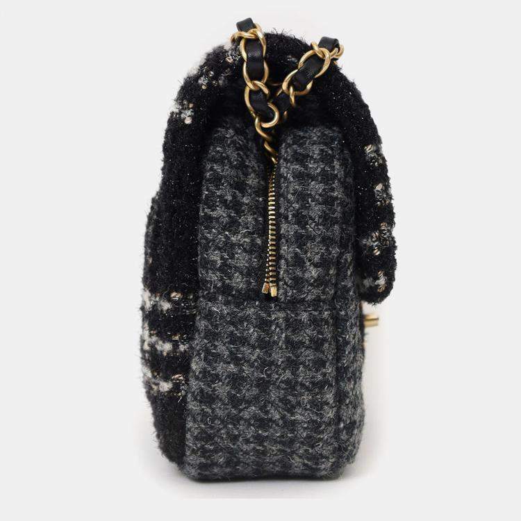 Pre Owned Chanel 2022 Black/Grey Wool Tweed CC Square Flap Bag