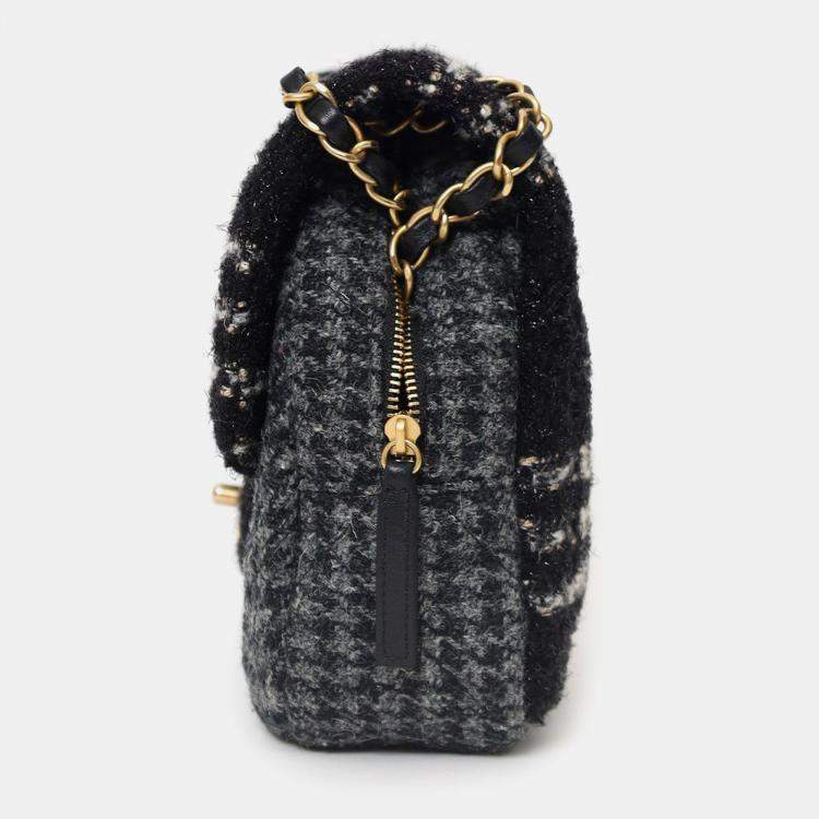 Pre Owned Chanel 2022 Black/Grey Wool Tweed CC Square Flap Bag