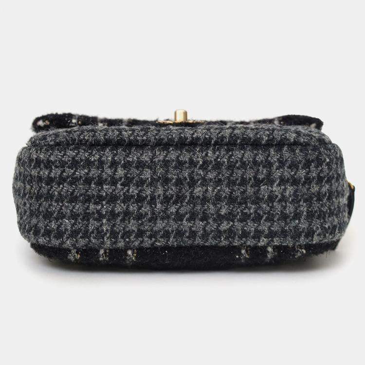 Pre Owned Chanel 2022 Black/Grey Wool Tweed CC Square Flap Bag