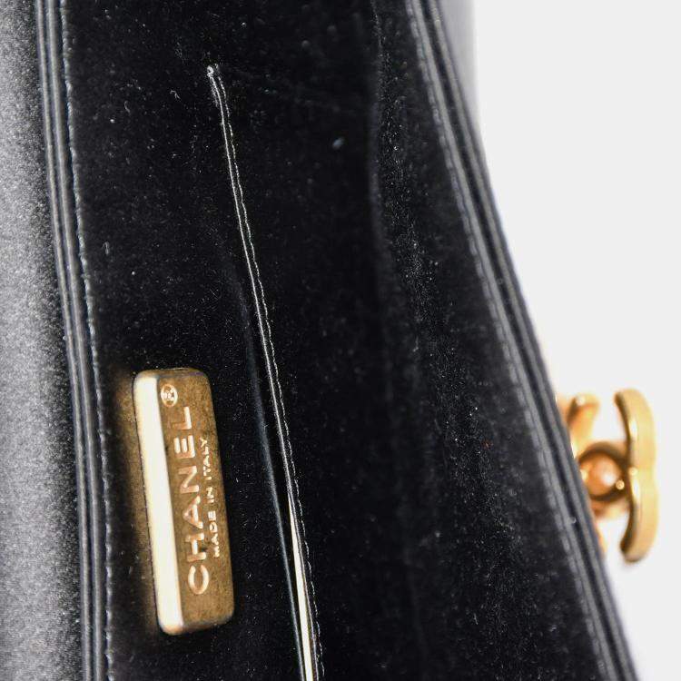 Pre Owned Chanel 2019 Black Silk Pleated CC Flip Lock Clutch