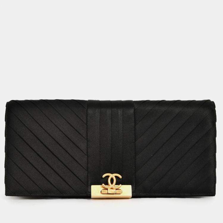 Pre Owned Chanel 2019 Black Silk Pleated CC Flip Lock Clutch