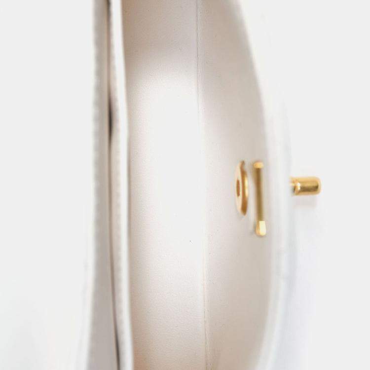 مملوكة مسبقًا Chanel 2025 White Lambskin Mini Rectangle Top Handle