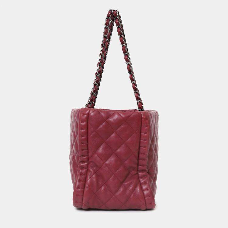 مملوكة مسبقًا Chanel 2011-12 Burgundy Quilted Leather CC Chain Tote