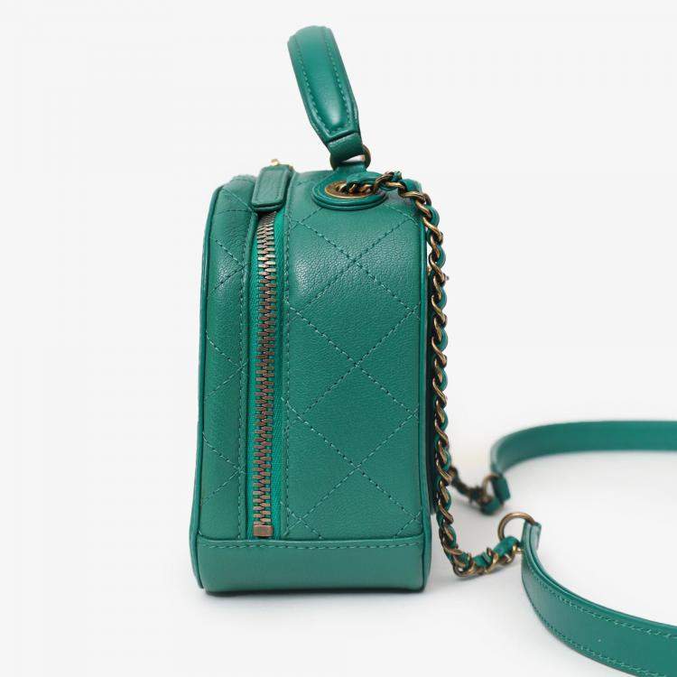 Pre Owned Chanel 2016-17 Green Leather Small Coco Curve Vanity Case