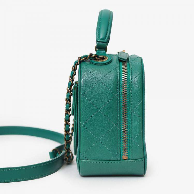 Pre Owned Chanel 2016-17 Green Leather Small Coco Curve Vanity Case