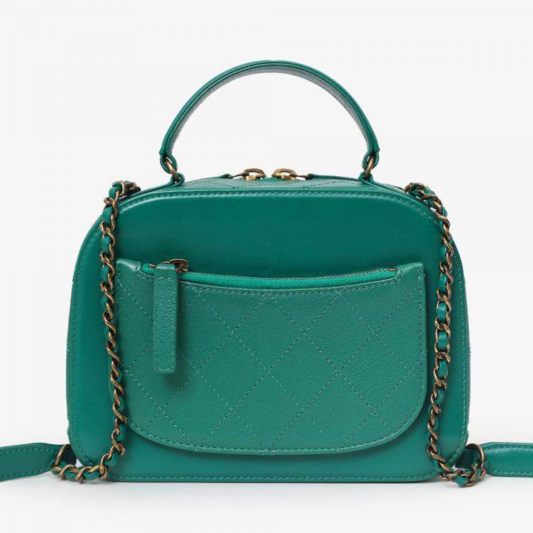 Pre Owned Chanel 2016-17 Green Leather Small Coco Curve Vanity Case