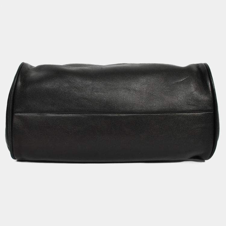 مملوكة مسبقًا Chanel Vintage Black Leather Camellia Frame Clutch Bag