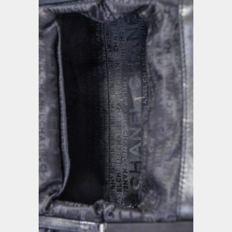 مملوكة مسبقًا Chanel Vintage Black Leather Camellia Frame Clutch Bag