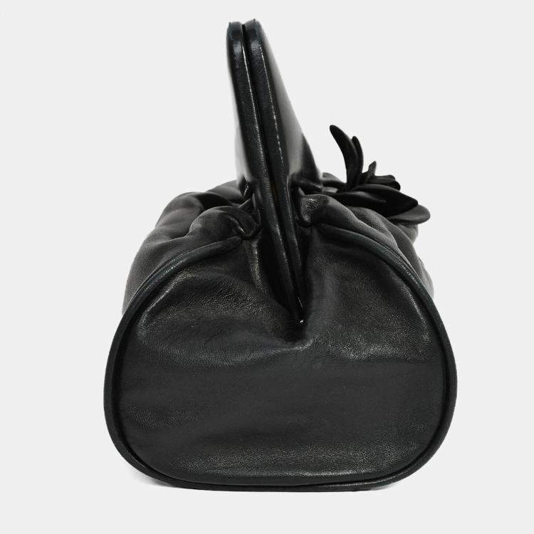 مملوكة مسبقًا Chanel Vintage Black Leather Camellia Frame Clutch Bag