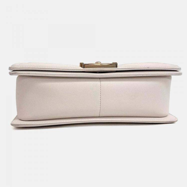مملوكة مسبقًا Chanel Cream Leather Boy Bag Medium