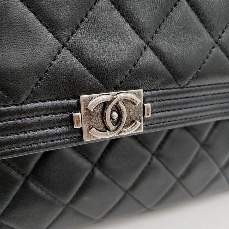 Pre Owned Chanel Black Leather Boy Flap Clutch