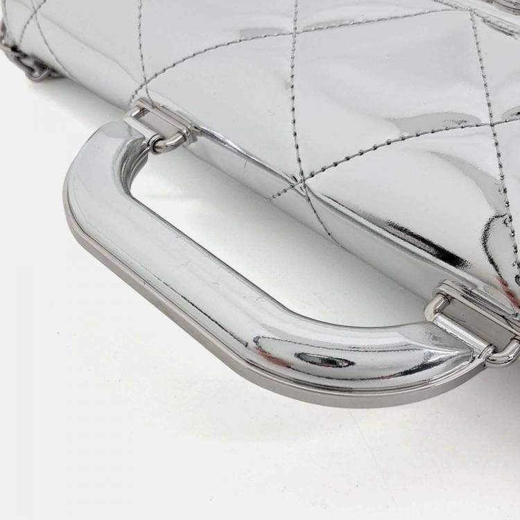 مملوكة مسبقًا Chanel Silver Leather Top Handle Chain Clutch