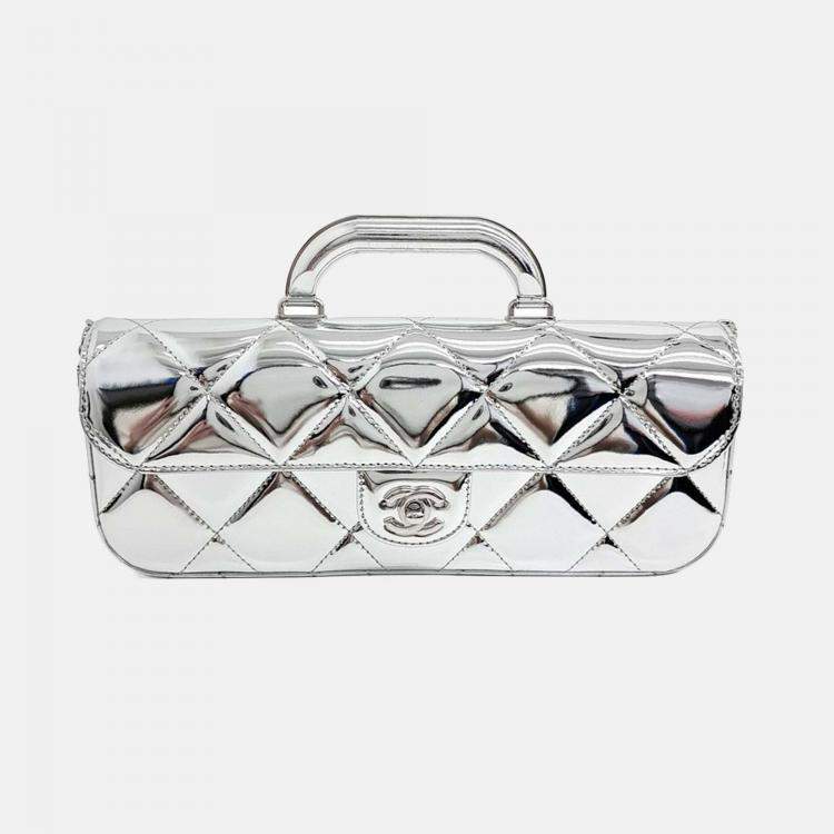 مملوكة مسبقًا Chanel Silver Leather Top Handle Chain Clutch