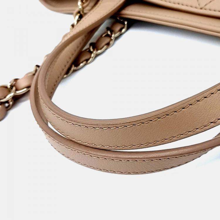 مملوكة مسبقًا Chanel Beige Leather Tote And Shoulder Bag