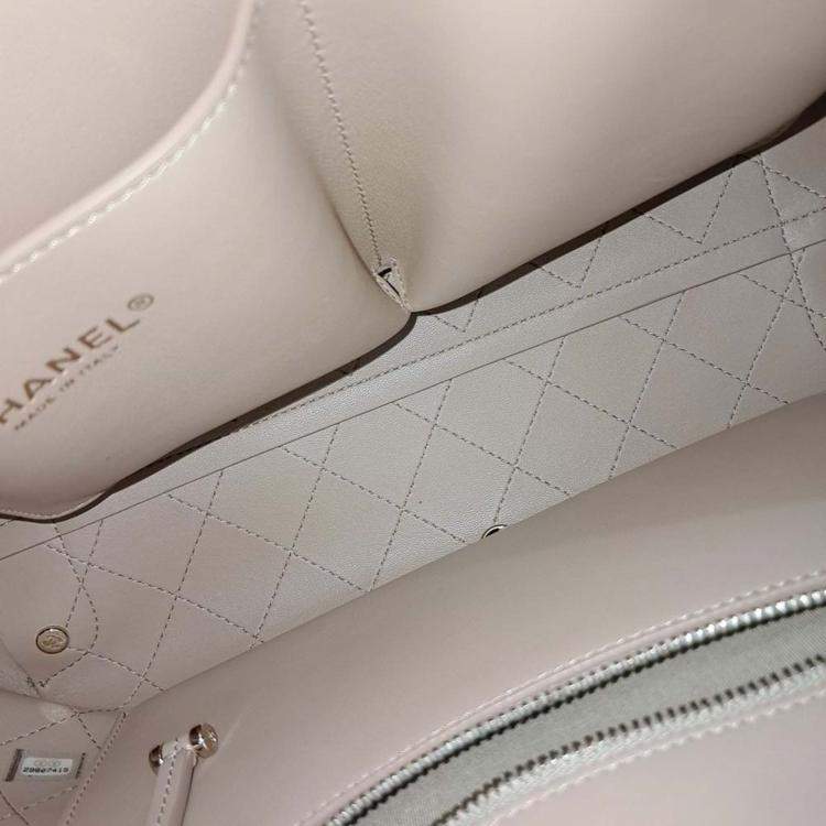 مملوكة مسبقًا Chanel Beige Leather Tote And Shoulder Bag