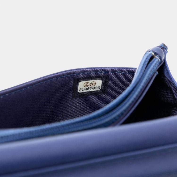 مملوكة مسبقًا Chanel Blue Ombre Lambskin Degrade Wallet On Chain