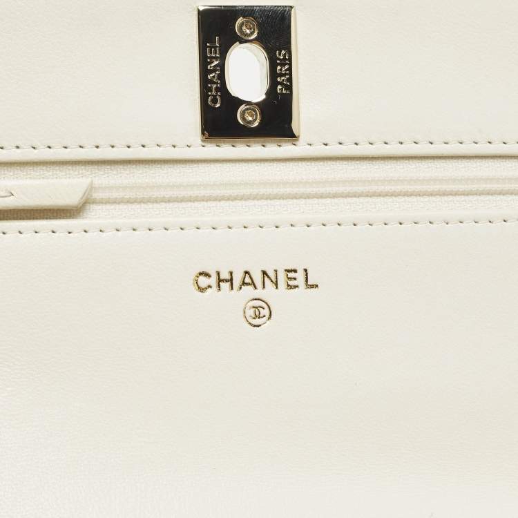 Pre Owned Chanel Trendy CC Off White Quilted Leather Wallet On Chain