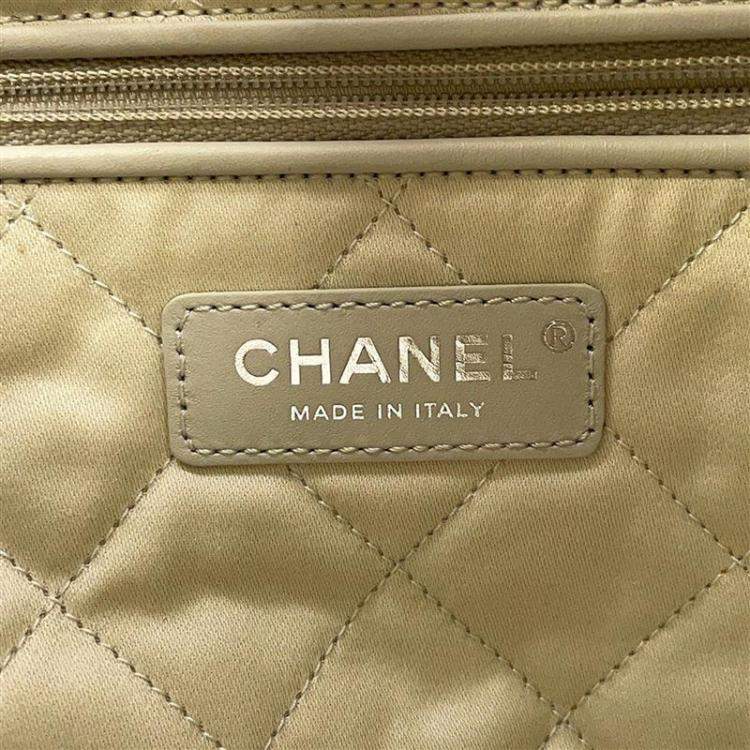Pre Owned Chanel Chanel22 Handbag Light Gray Shiny Calf Leather Size Small